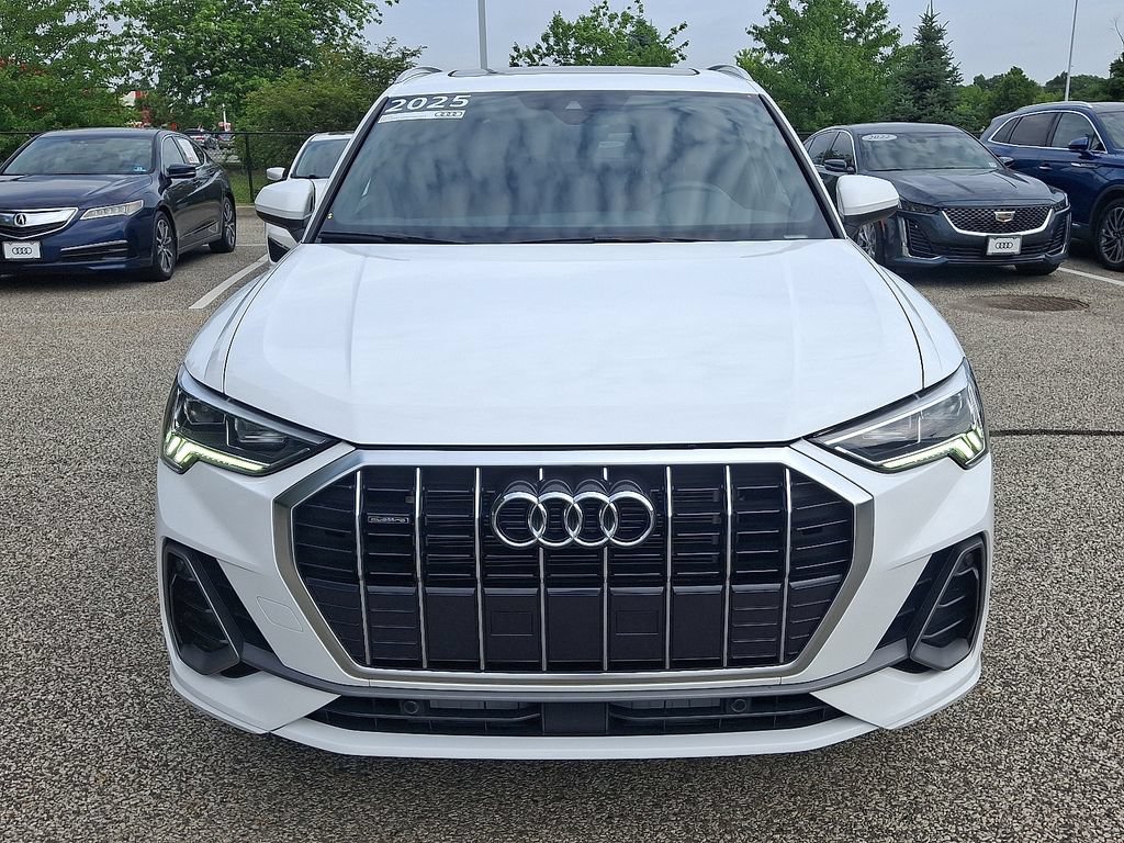 Certified 2025 Audi Q3 2.0T Premium AWD/4WD image 2
