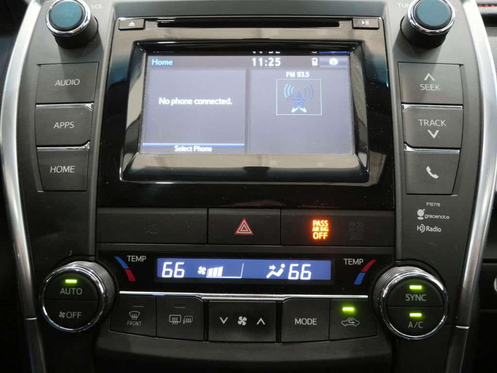 Used 2015 Toyota Camry XSE w/ Moonroof Package image 18