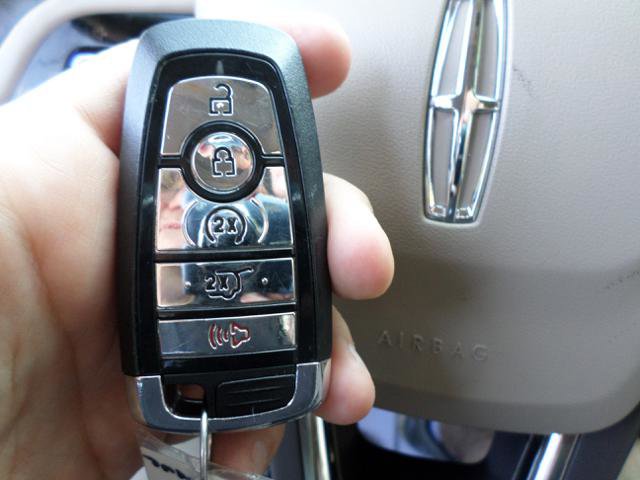 Used 2022 Lincoln Corsair AWD w/ Premium Package image 23