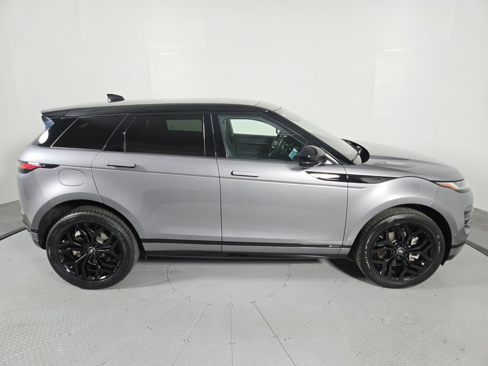 Used 2021 Land Rover Range Rover Evoque R-Dynamic SE AWD/4WD image 4