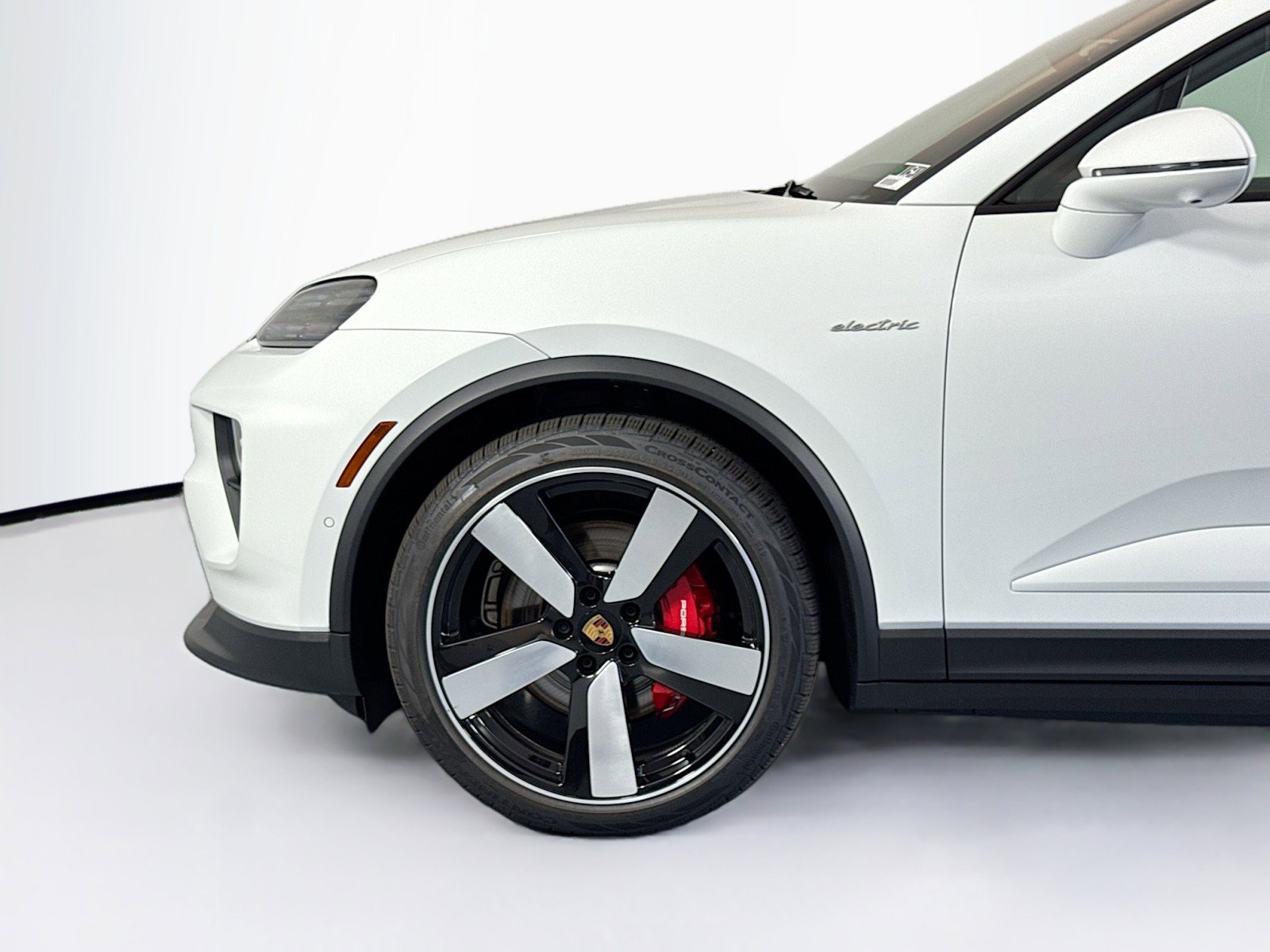 Certified 2025 Porsche Macan 4S Electric AWD/4WD image 28