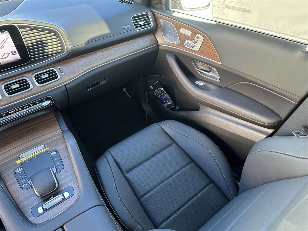 Used 2025 Mercedes-Benz GLS 450 4MATIC image 29