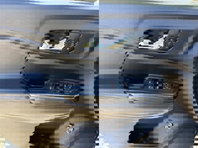 Used 2023 GMC Acadia SLT image 24