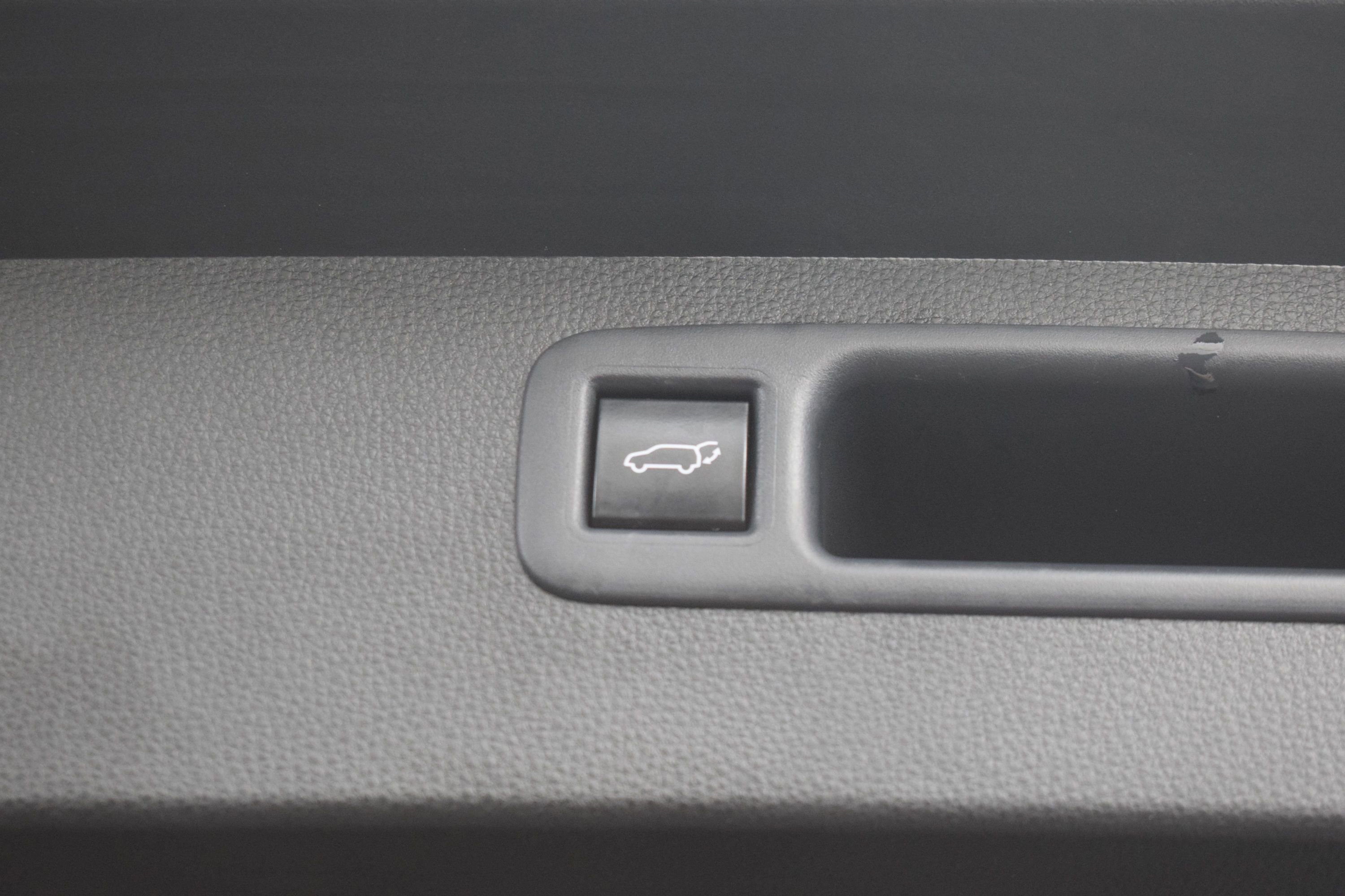 Used 2022 Toyota Highlander XSE AWD/4WD image 13