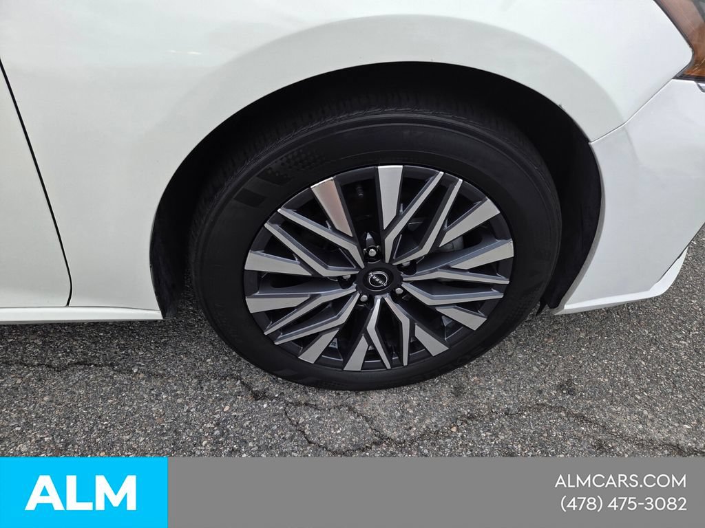 Used 2025 Nissan Altima 2.5 SV FWD image 17
