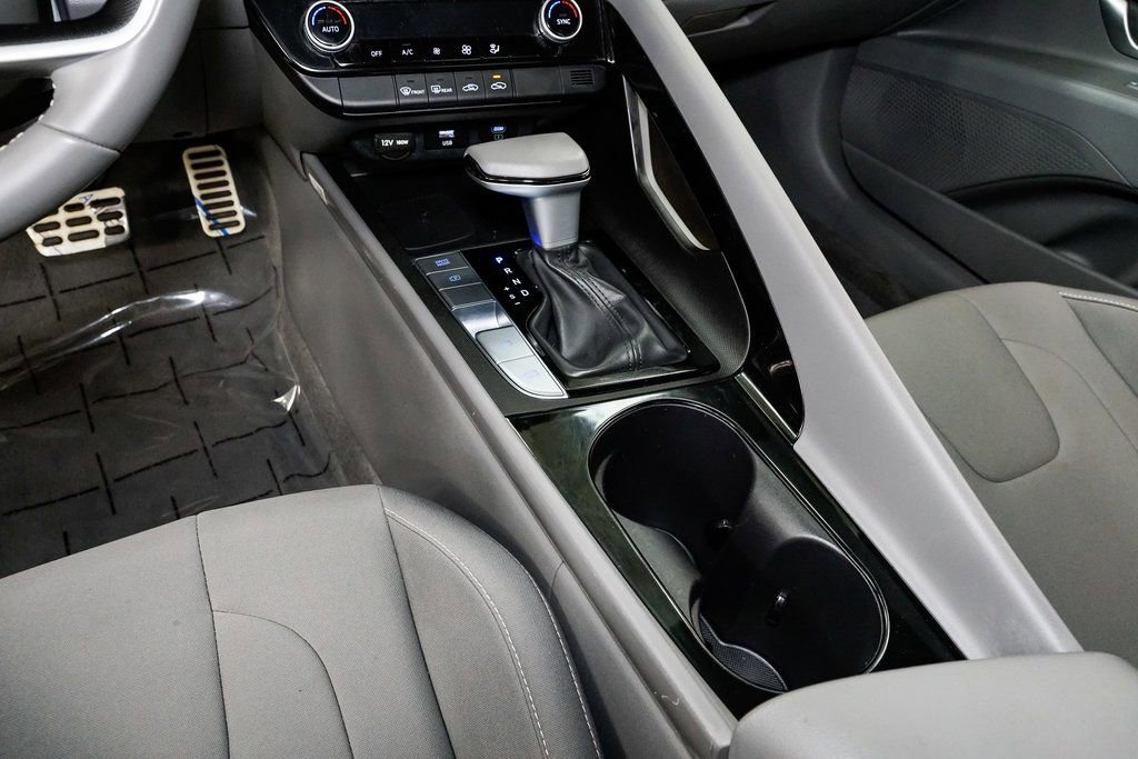 Used 2025 Hyundai Elantra SEL image 21