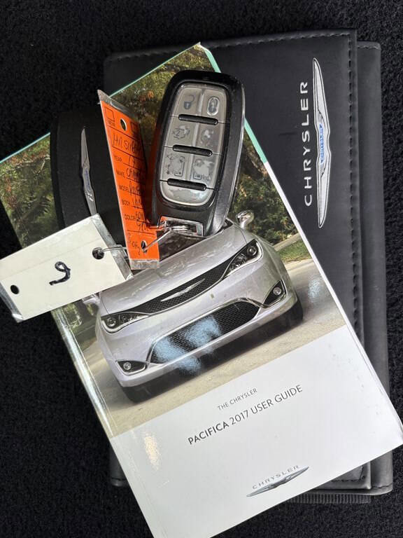 Used 2017 Chrysler Pacifica Touring-L image 35