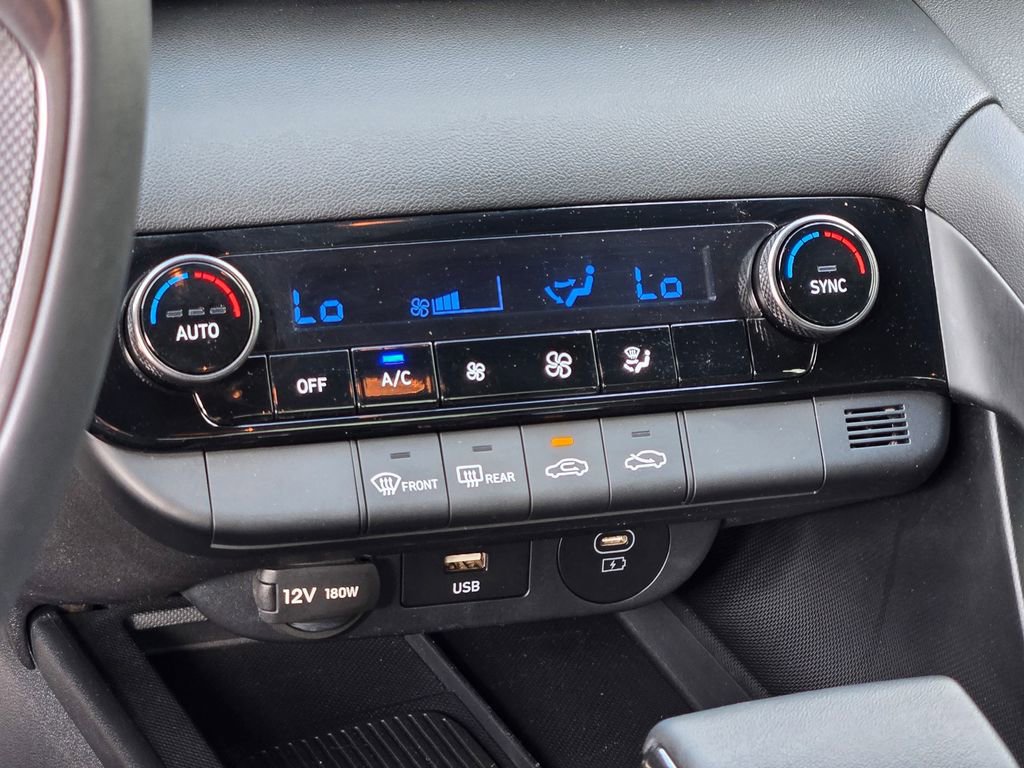 Used 2025 Hyundai Elantra Sport image 33