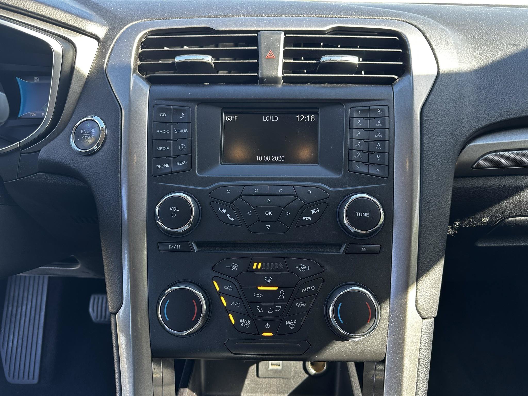 Used 2018 Ford Fusion SE FWD image 18