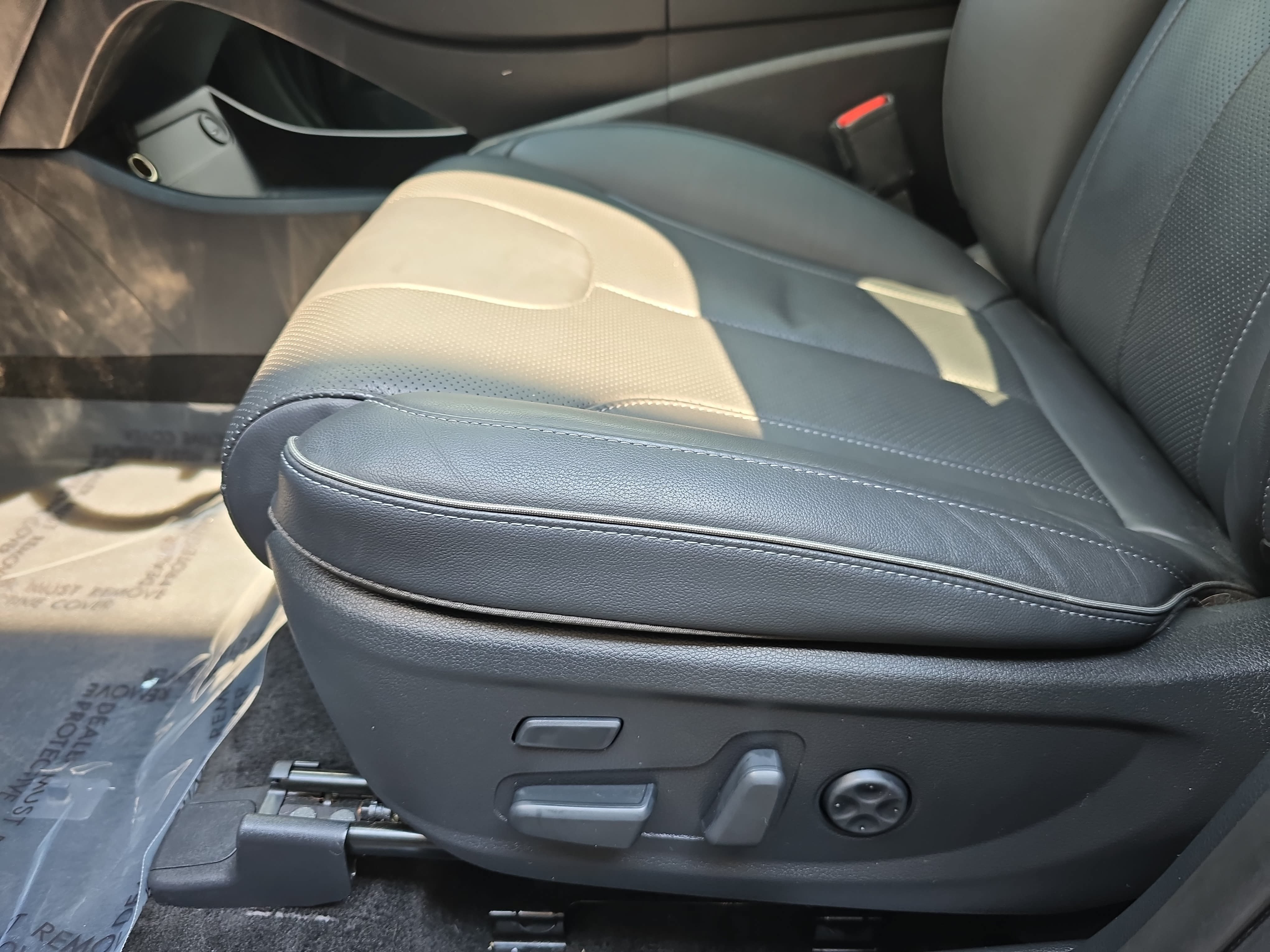 Used 2023 Hyundai Santa Fe Limited AWD/4WD image 29