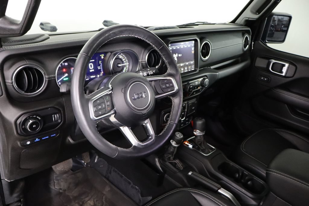Used 2023 Jeep Wrangler Unlimited Sahara w/ Cold Weather Group AWD/4WD image 24
