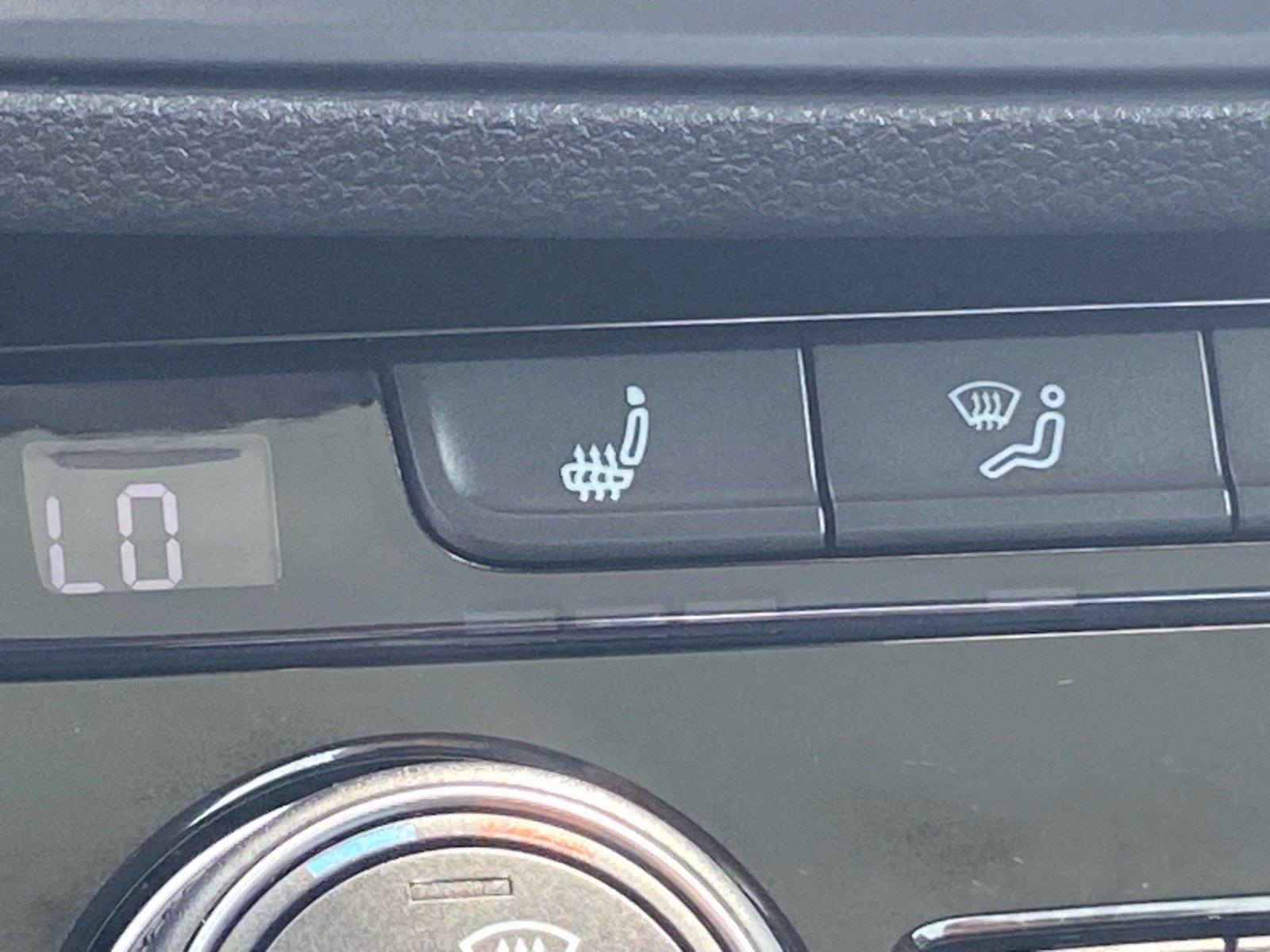 Certified 2022 Volkswagen Jetta SE FWD image 18