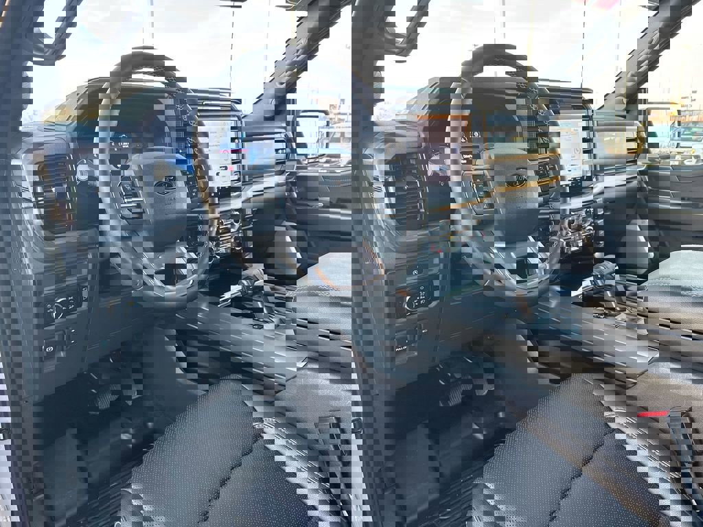 Used 2025 Ford F150 Lariat w/ Equipment Group 502A High image 10