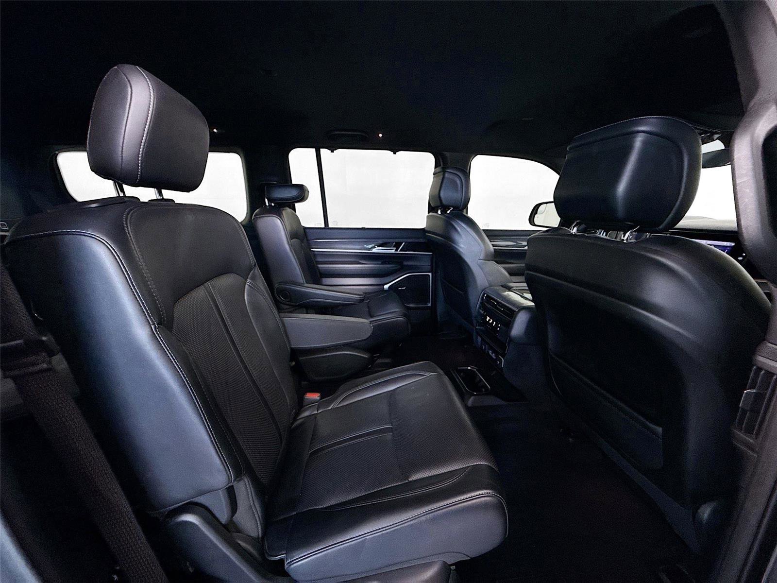 Used 2022 Jeep Wagoneer Series III w/ Convenience Group I RWD image 26