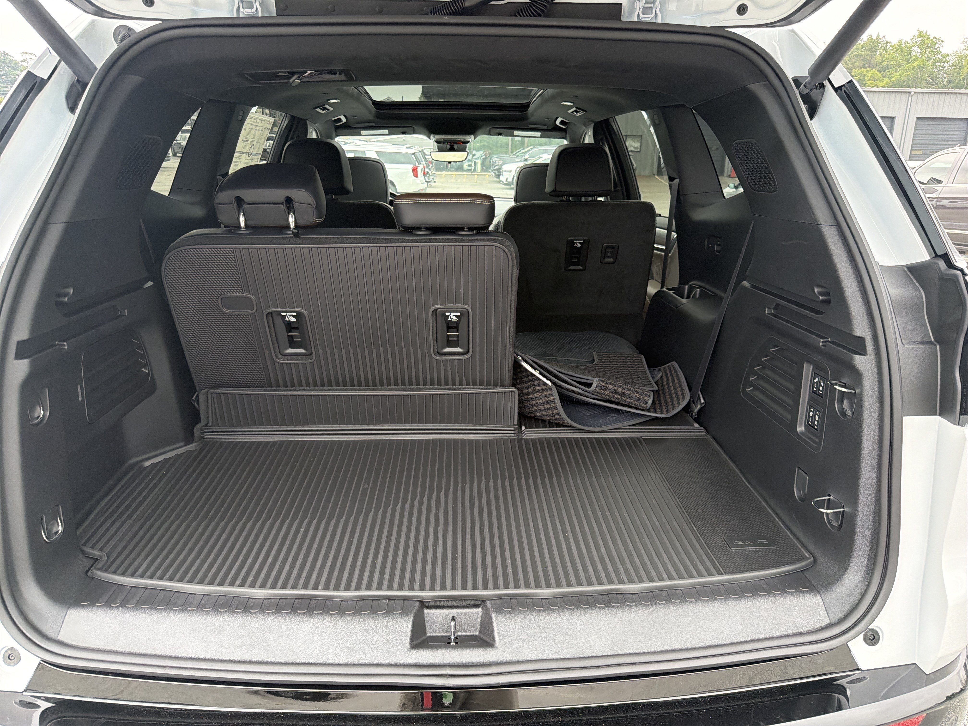 New 2027 GMC Acadia Denali Ultimate w/ LPO, Floor Liner Package FWD image 19