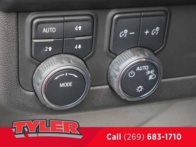 Used 2021 Chevrolet Suburban Z71 AWD/4WD image 27