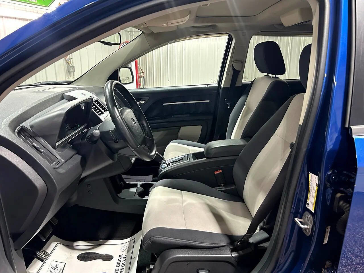 Used 2009 Dodge Journey SXT w/ Chrome Appearance Group FWD image 3