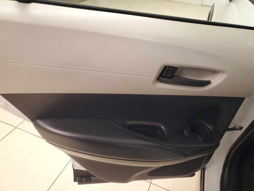 Used 2025 Toyota Corolla Cross L image 13