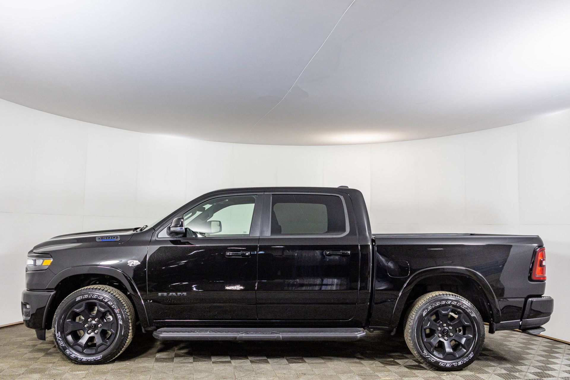 New 2026 RAM 1500 4x4 Crew Cab image 21