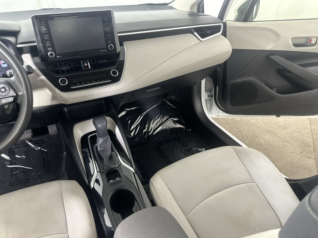 Used 2022 Toyota Corolla LE FWD image 17