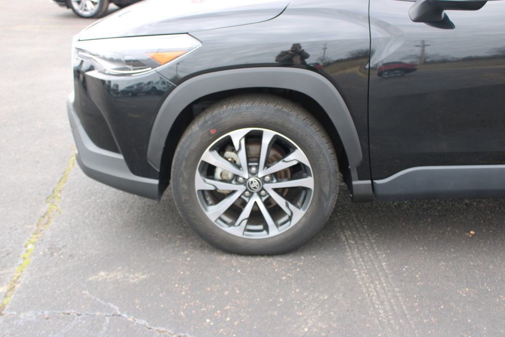 Used 2024 Toyota Corolla Cross XLE image 12