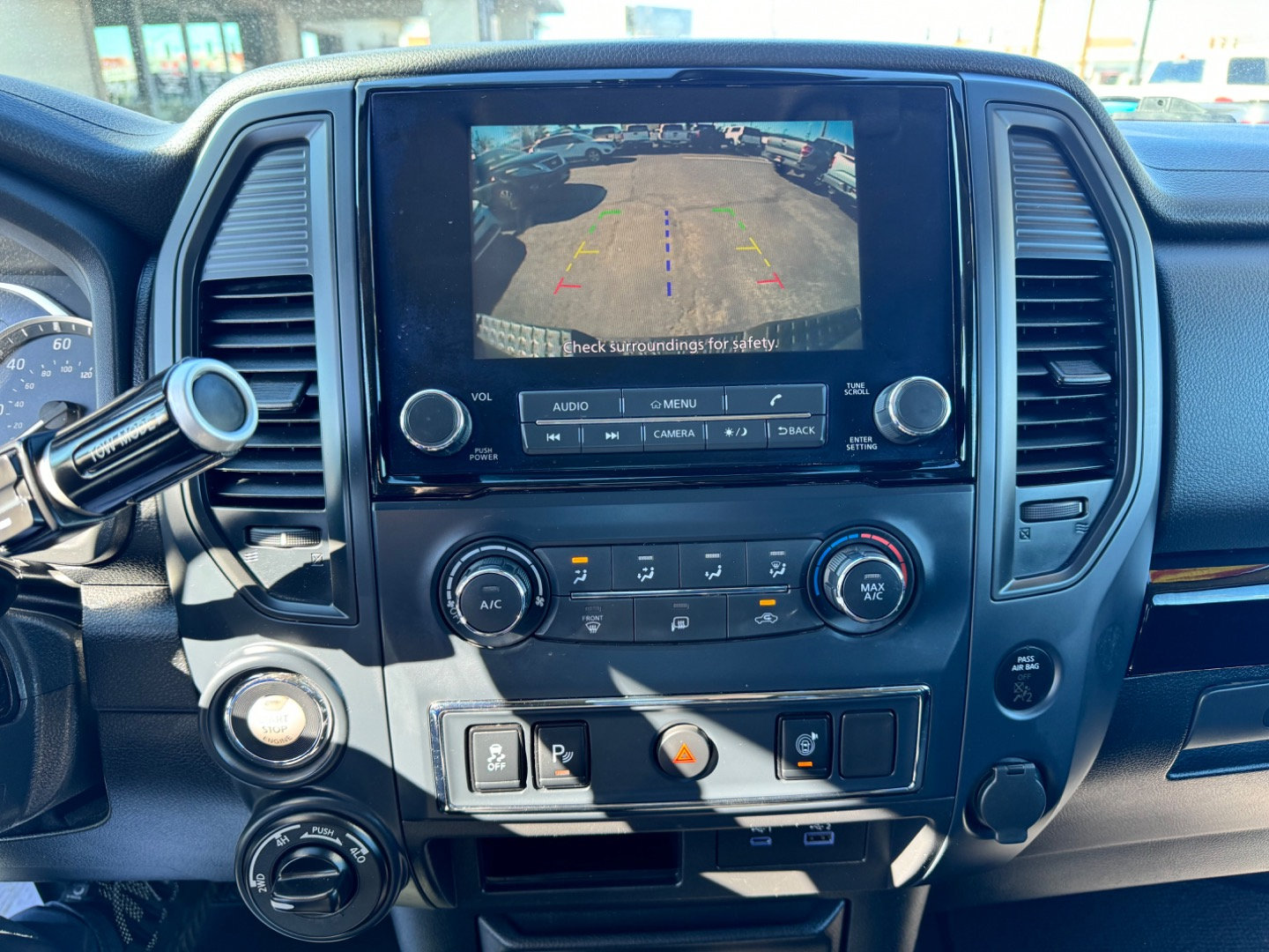 Used 2022 Nissan Titan SV AWD/4WD image 14