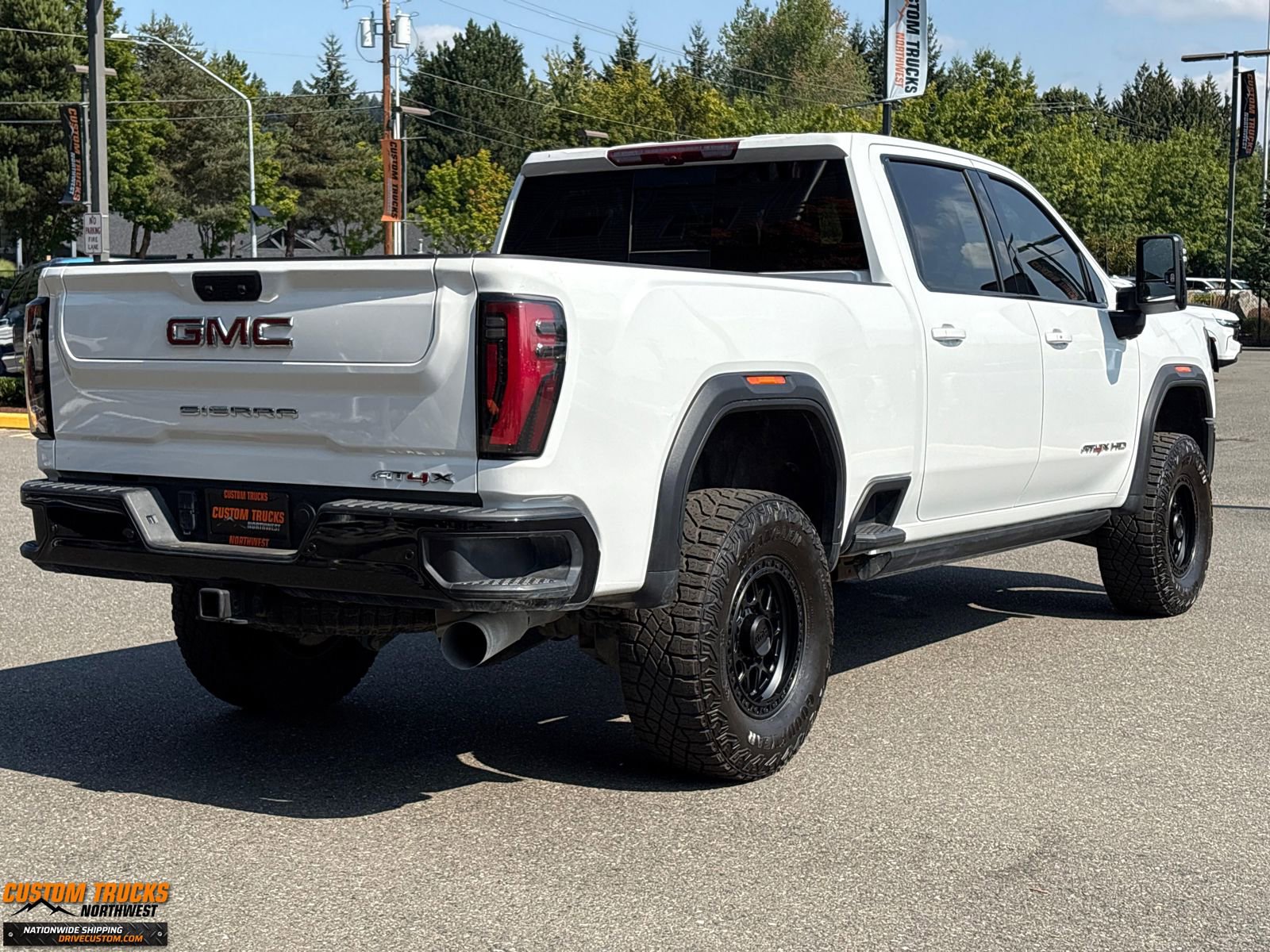 Used 2025 GMC Sierra 2500 AT4X image 3
