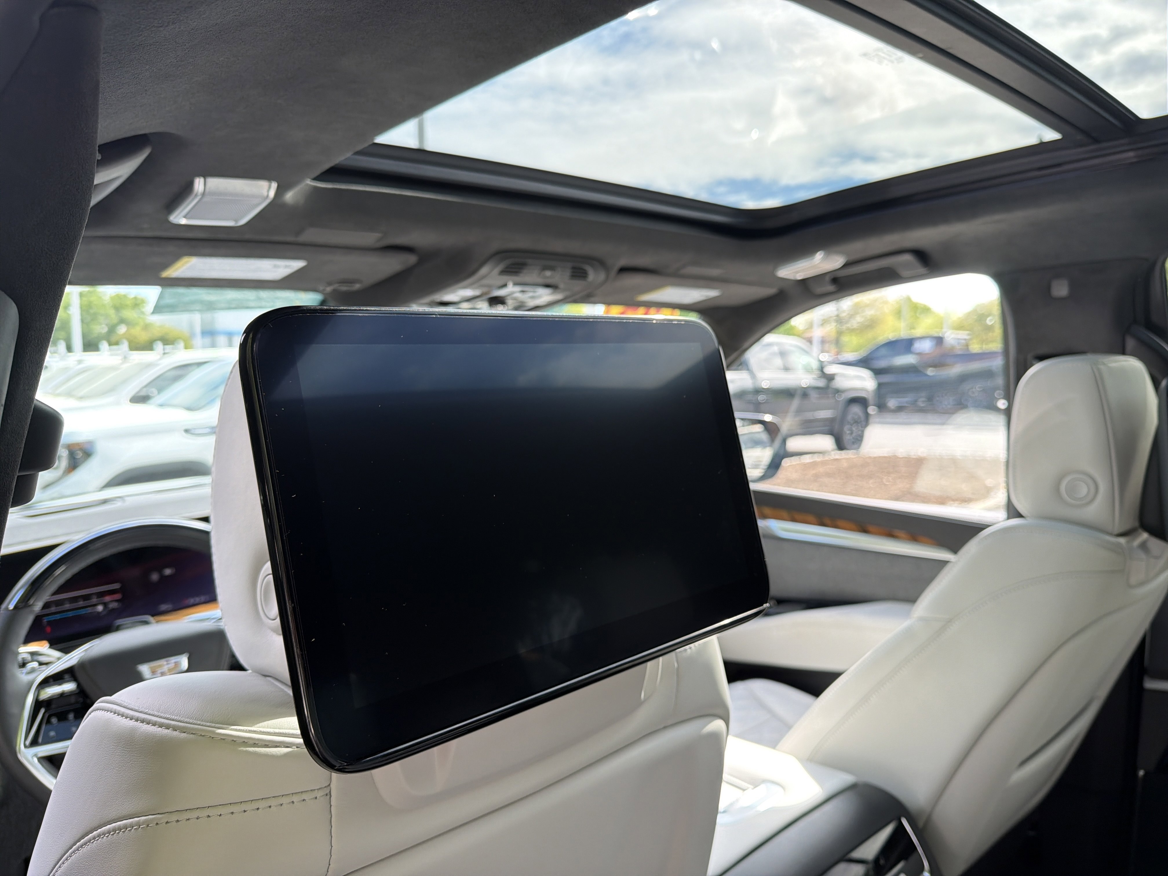 Used 2025 Cadillac Escalade Premium Luxury Platinum image 29