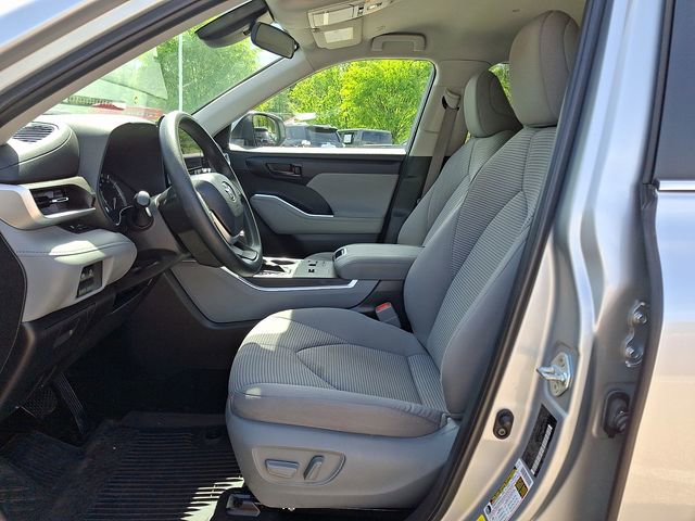Used 2023 Toyota Highlander L FWD image 14