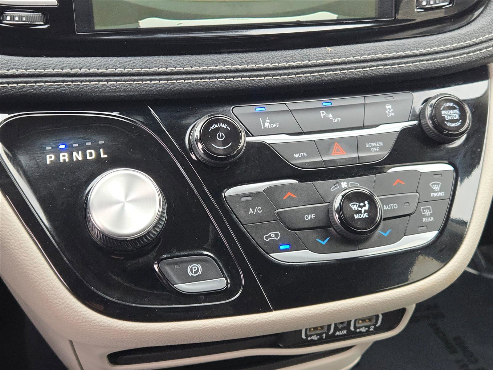 Certified 2024 Chrysler Pacifica Select image 30