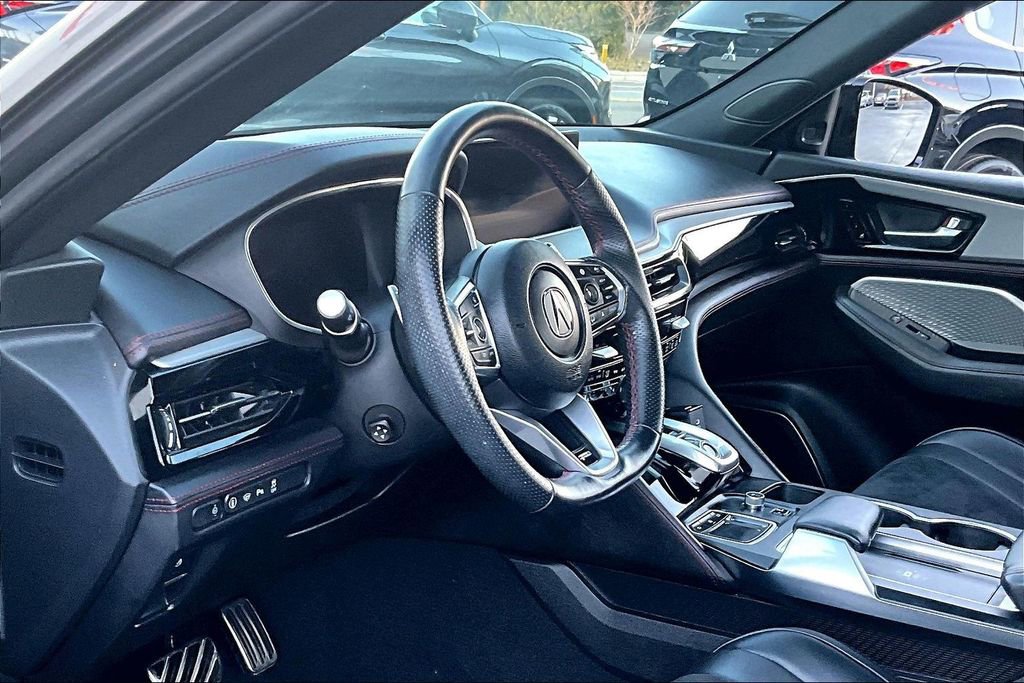 Used 2024 Acura MDX A-Spec image 17