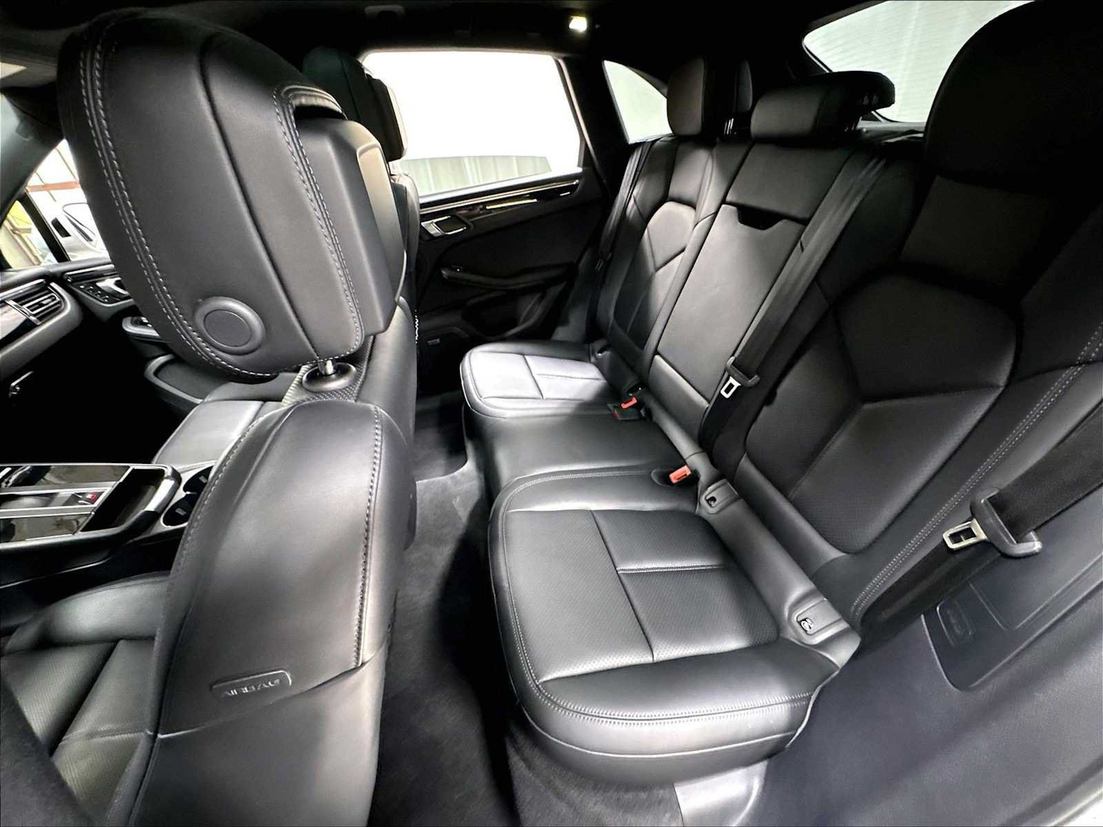 Used 2026 Porsche Macan AWD/4WD image 31