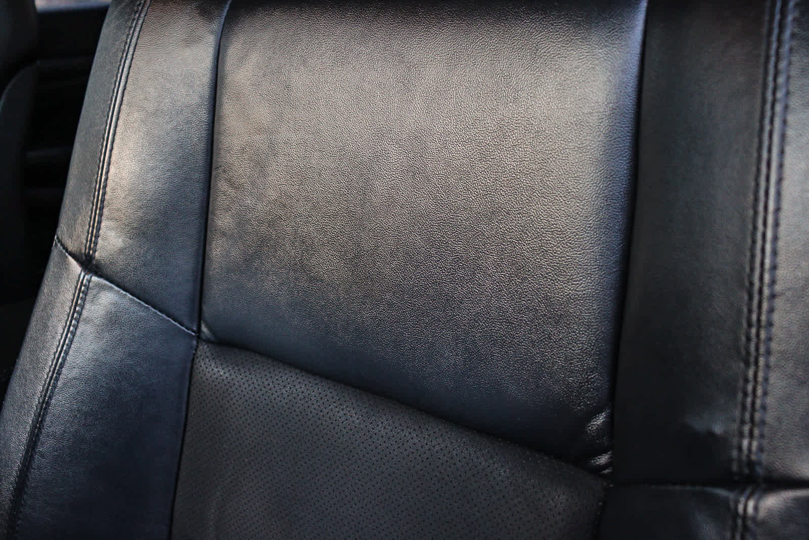 Used 2019 Jeep Grand Cherokee Laredo w/ Laredo X Package image 24