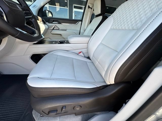 Used 2024 GMC Acadia Denali w/ Super Cruise Package FWD image 11