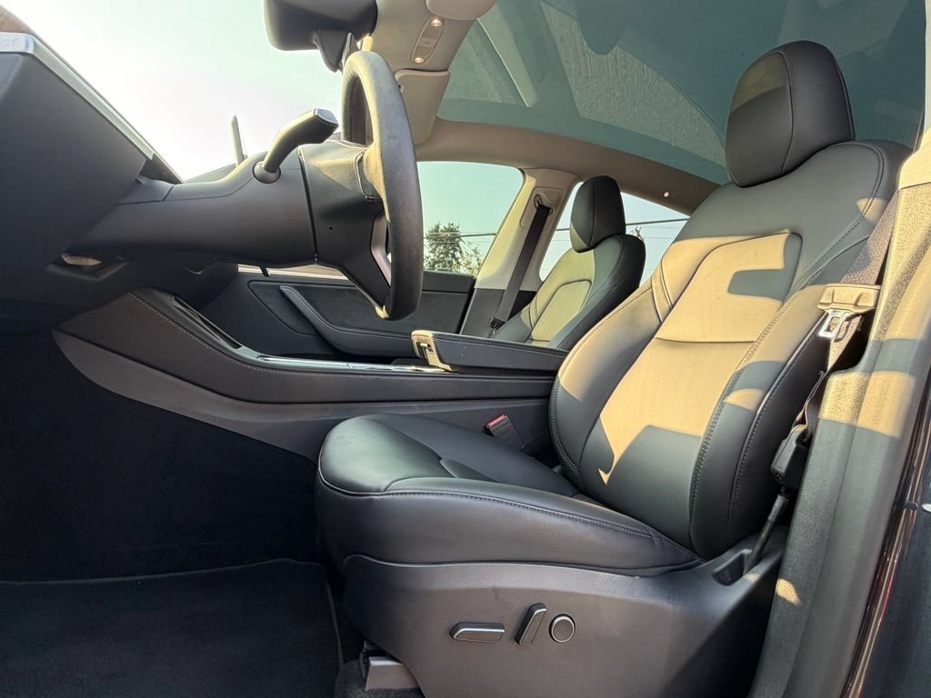 Used 2024 Tesla Model Y Long Range AWD/4WD image 12