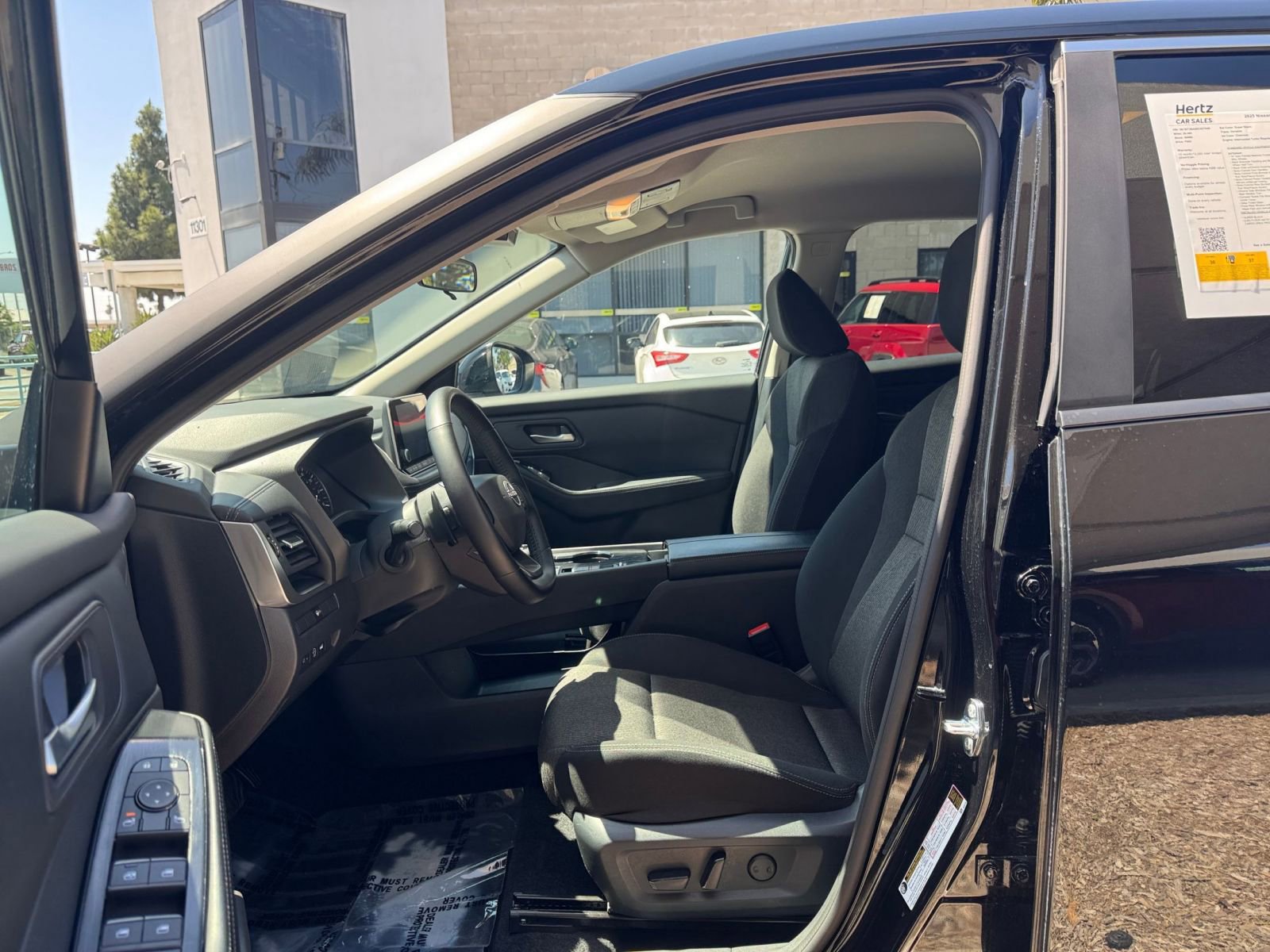 Used 2025 Nissan Rogue SV FWD image 29