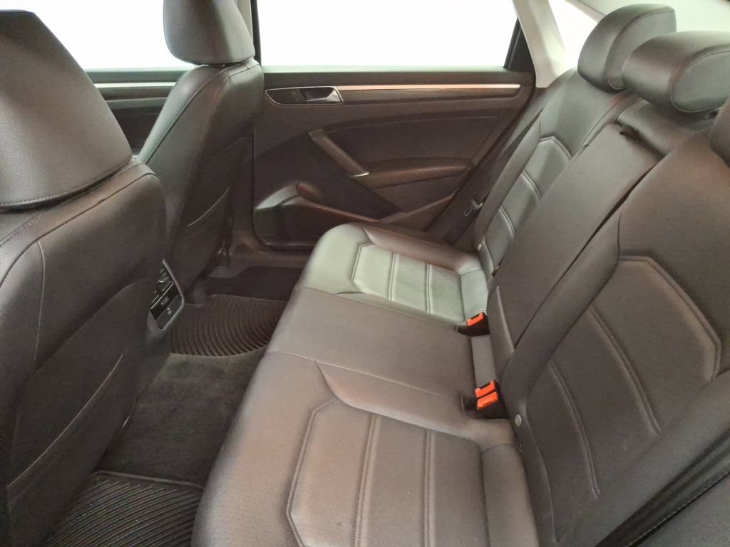 Used 2017 Volkswagen Passat 1.8T SE FWD image 13