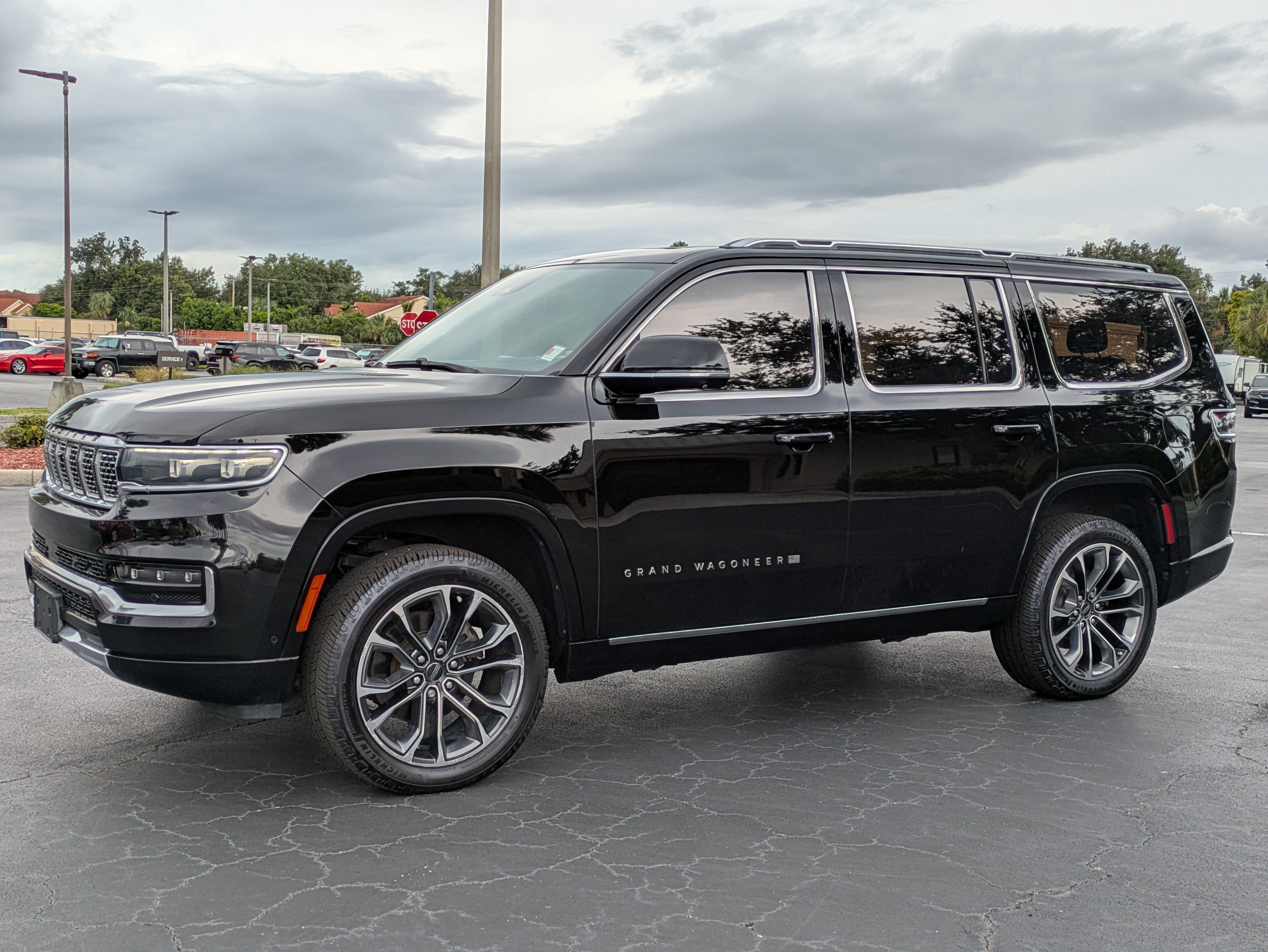 Used 2022 Jeep Grand Wagoneer Series III AWD/4WD image 2