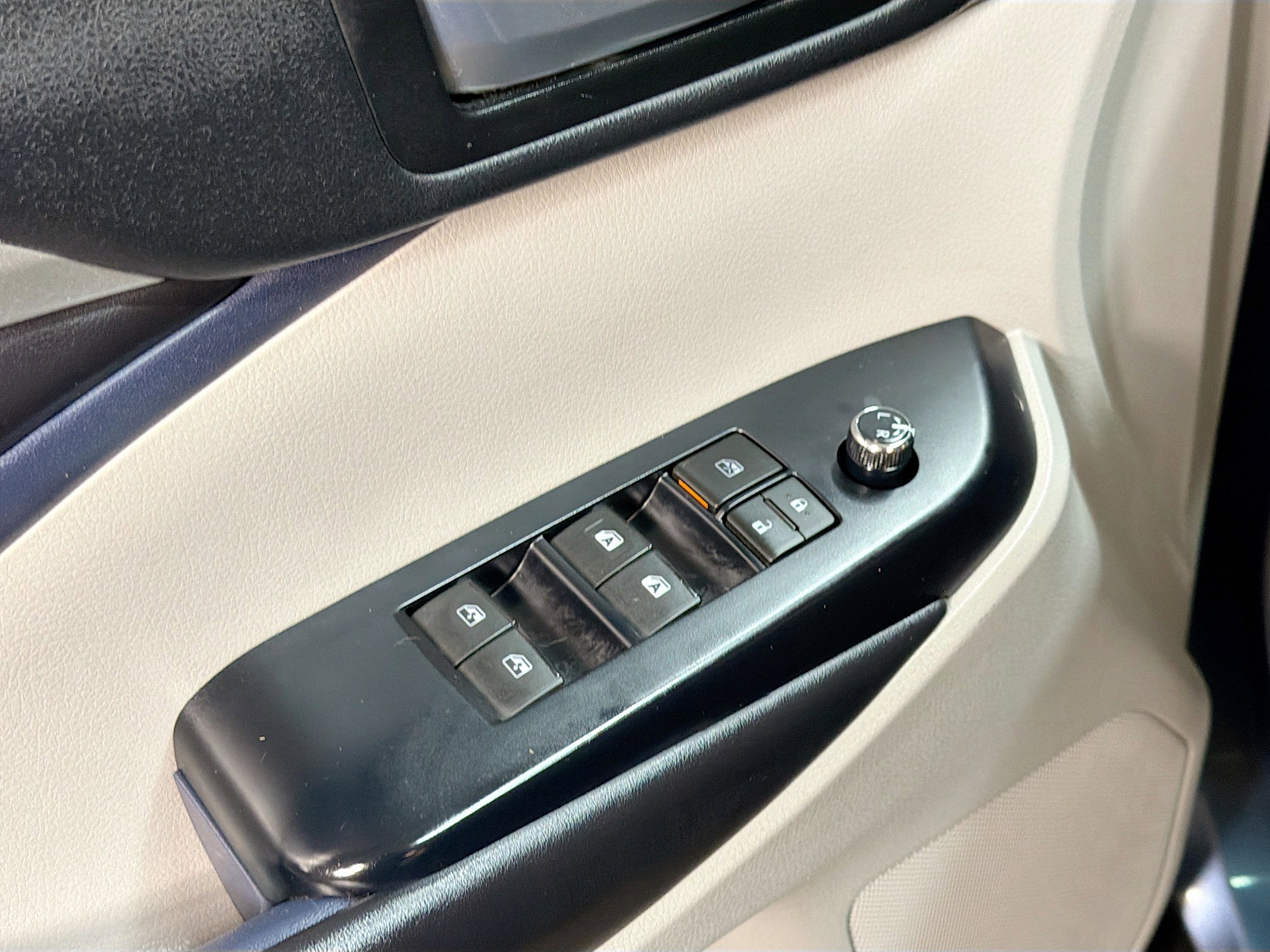 Used 2018 Toyota Highlander XLE image 15