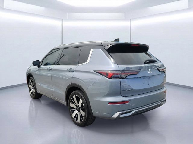 Used 2025 Mitsubishi Outlander SEL FWD image 3