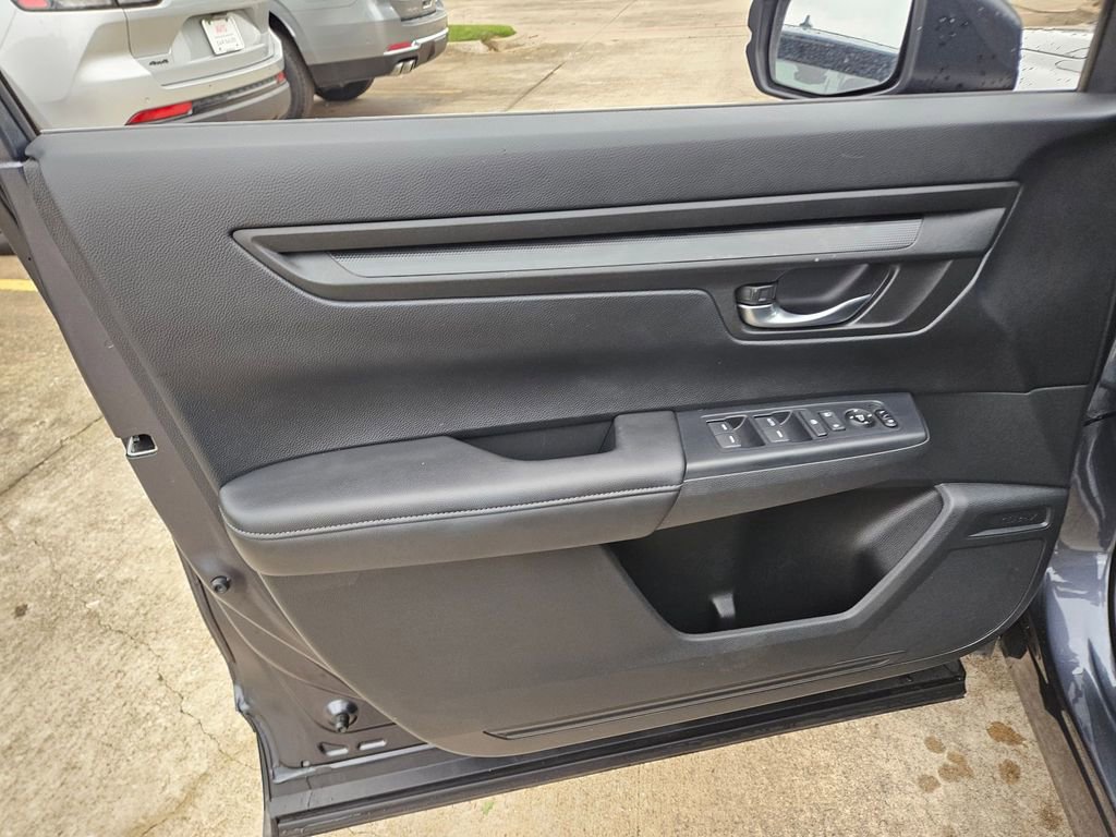Used 2025 Honda CR-V LX image 14
