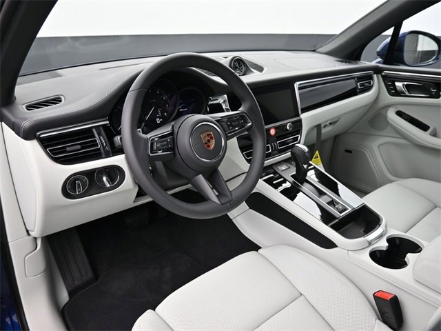 New 2026 Porsche Macan image 4