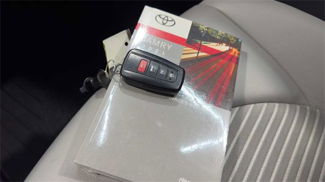 Used 2021 Toyota Camry SE w/ Convenience Package image 32
