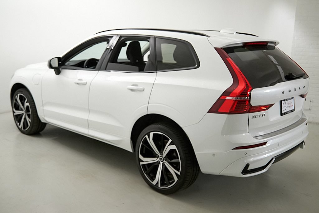 Certified 2023 Volvo XC60 T8 Ultimate w/ Climate Package AWD/4WD image 7