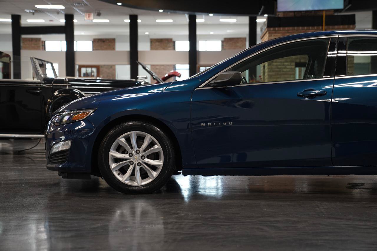 Used 2019 Chevrolet Malibu LT w/ Leather Package FWD image 5