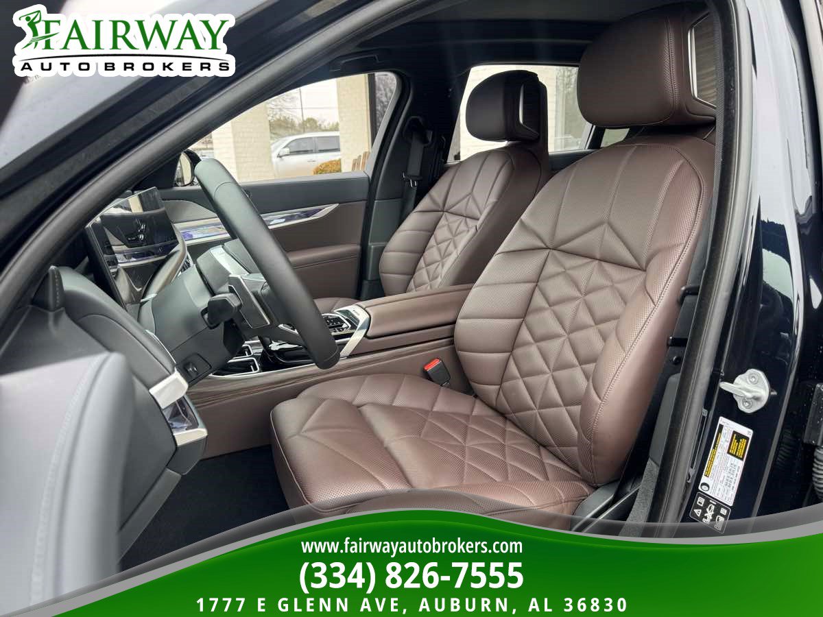 Used 2025 BMW 740i xDrive AWD/4WD image 9