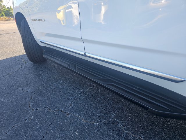 Used 2024 GMC Yukon Denali RWD image 12