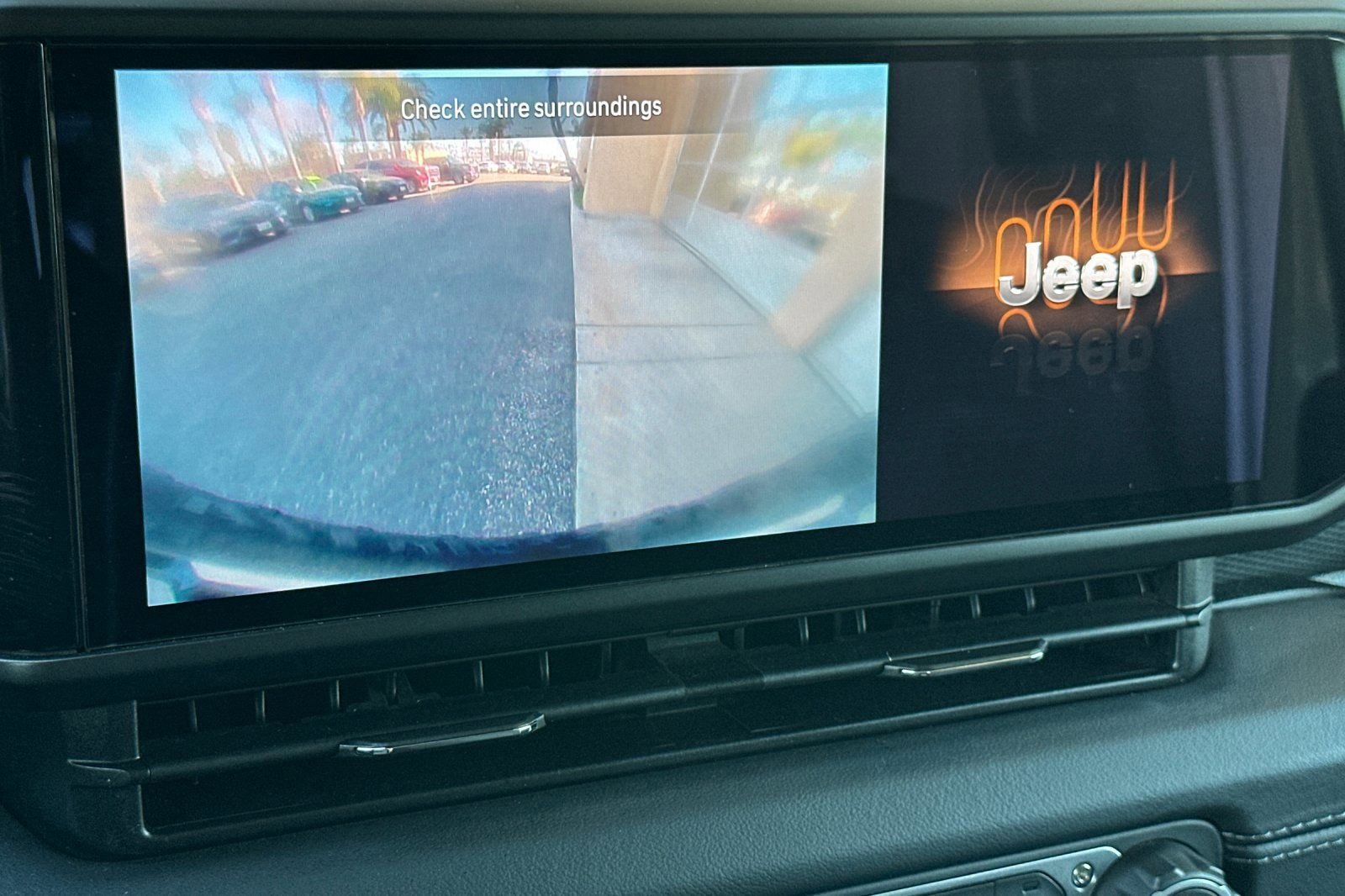 Used 2025 Jeep Wrangler Unlimited Rubicon image 19