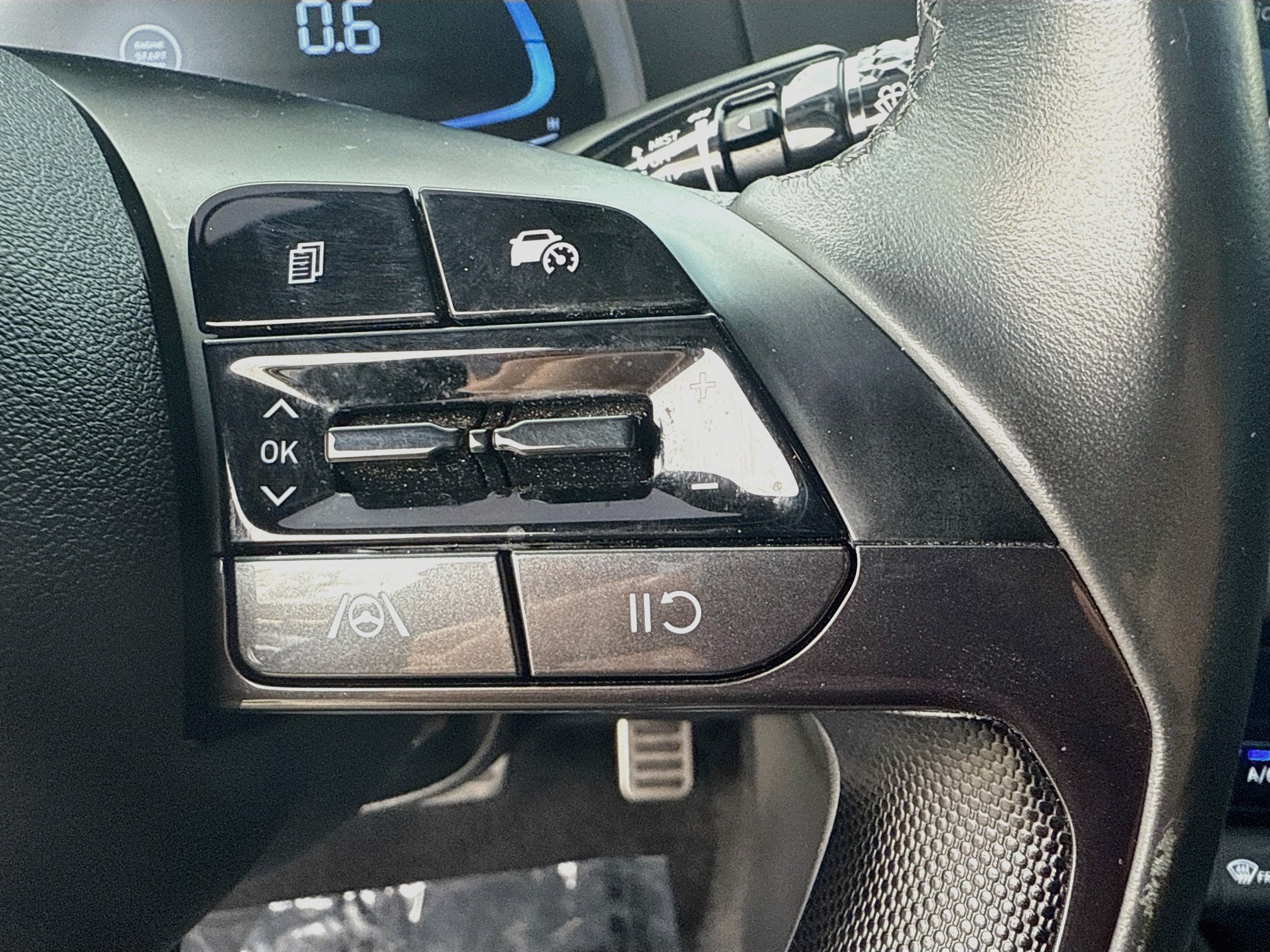 Used 2025 Hyundai Elantra Sport FWD image 35