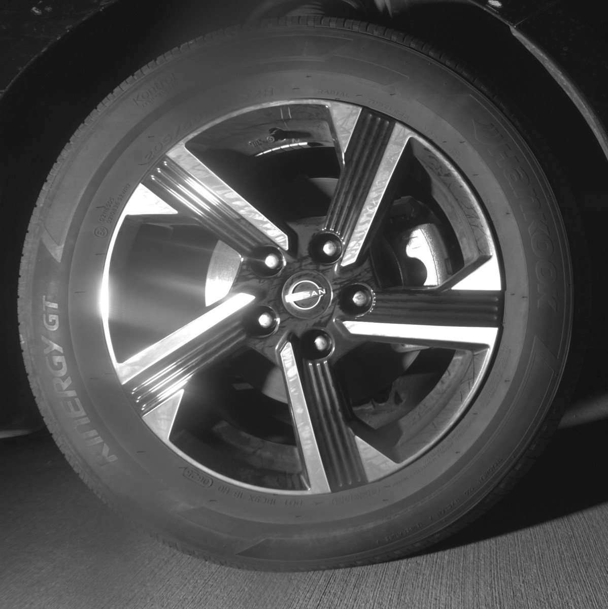 Used 2025 Nissan Sentra SV FWD image 13
